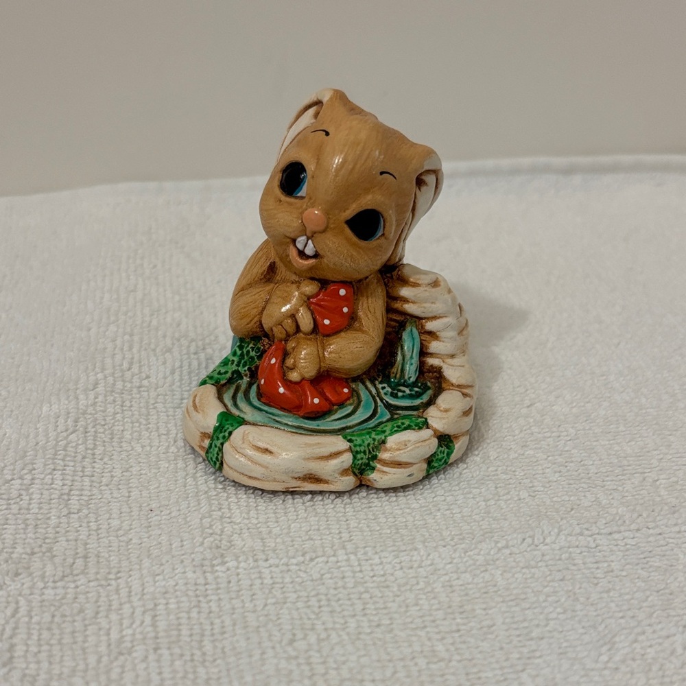 Woodlander Vicki figurine